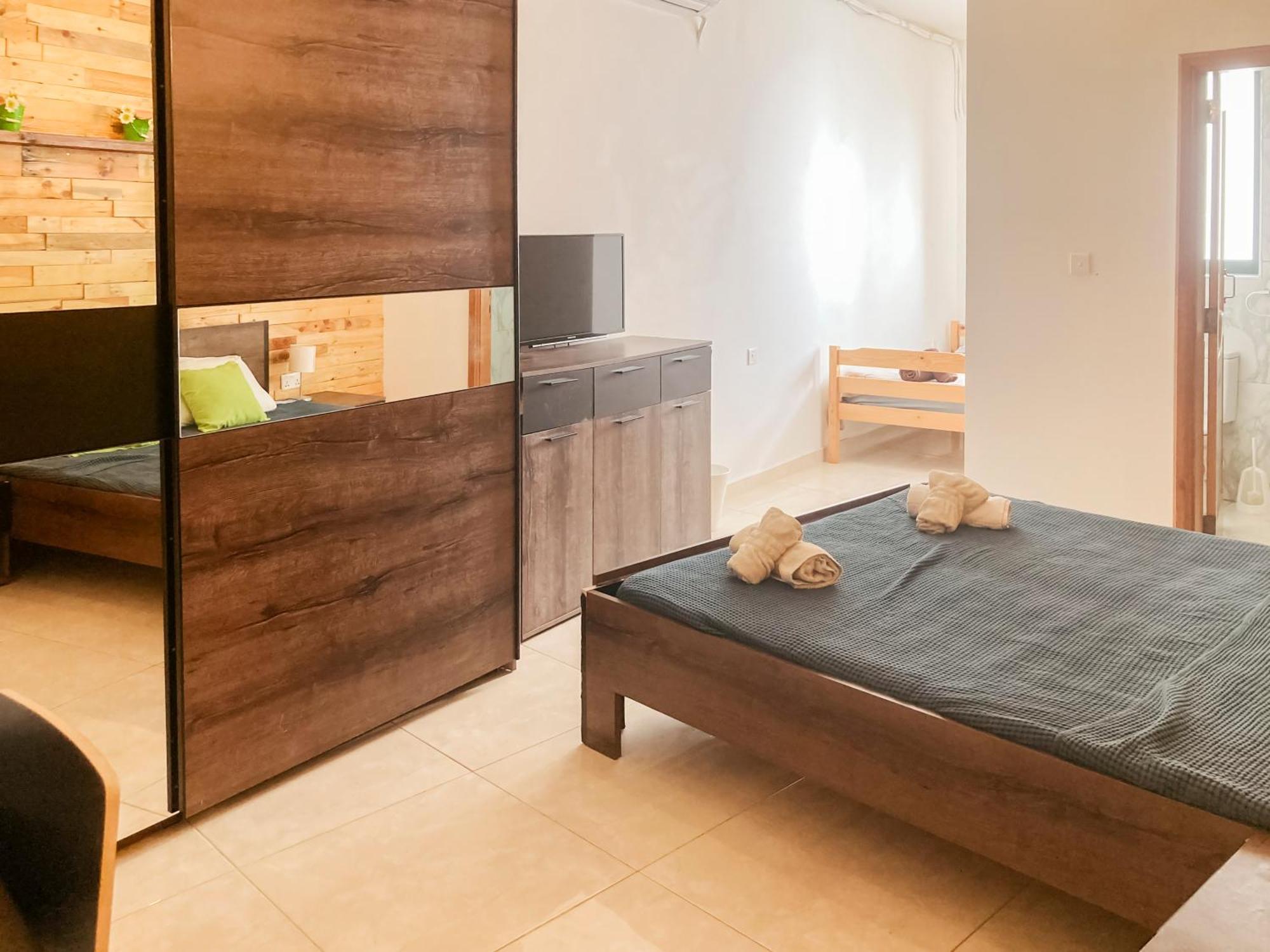 Xl Central Home - Sleeps 10 People Pieta ภายนอก รูปภาพ