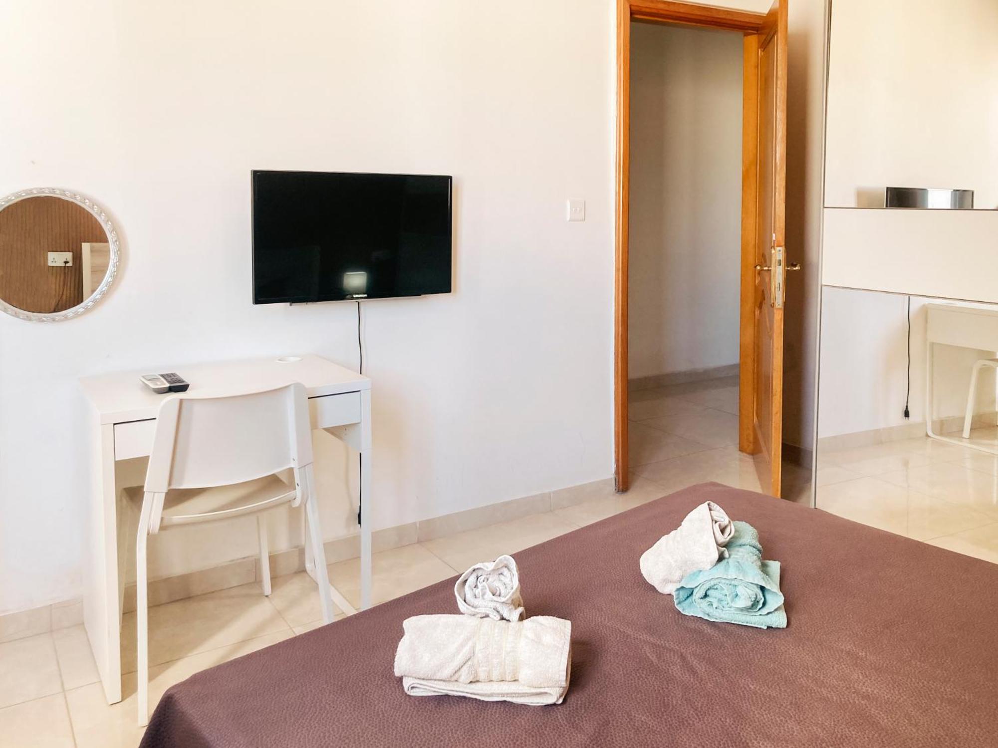 Xl Central Home - Sleeps 10 People Pieta ภายนอก รูปภาพ