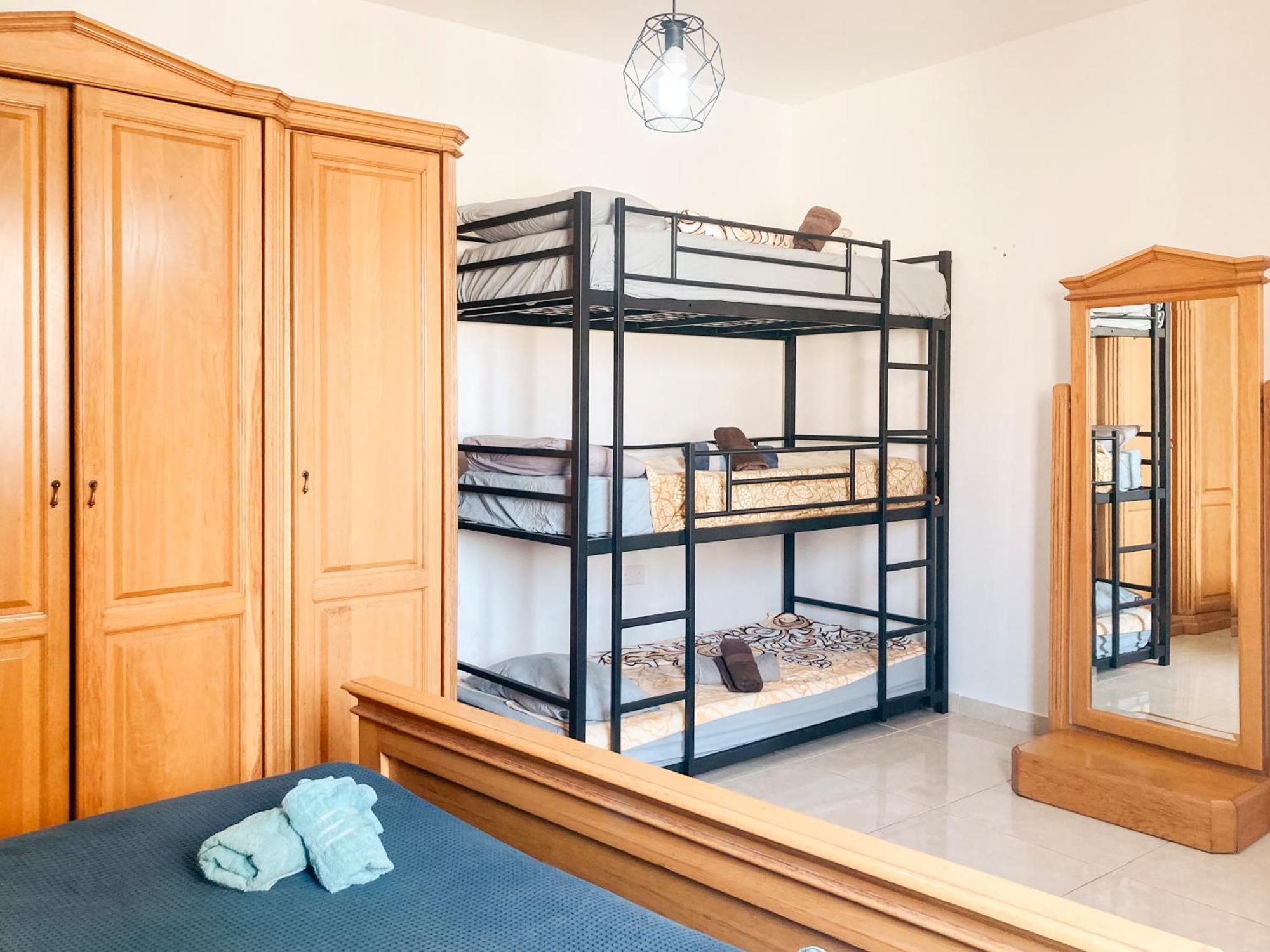 Xl Central Home - Sleeps 10 People Pieta ภายนอก รูปภาพ