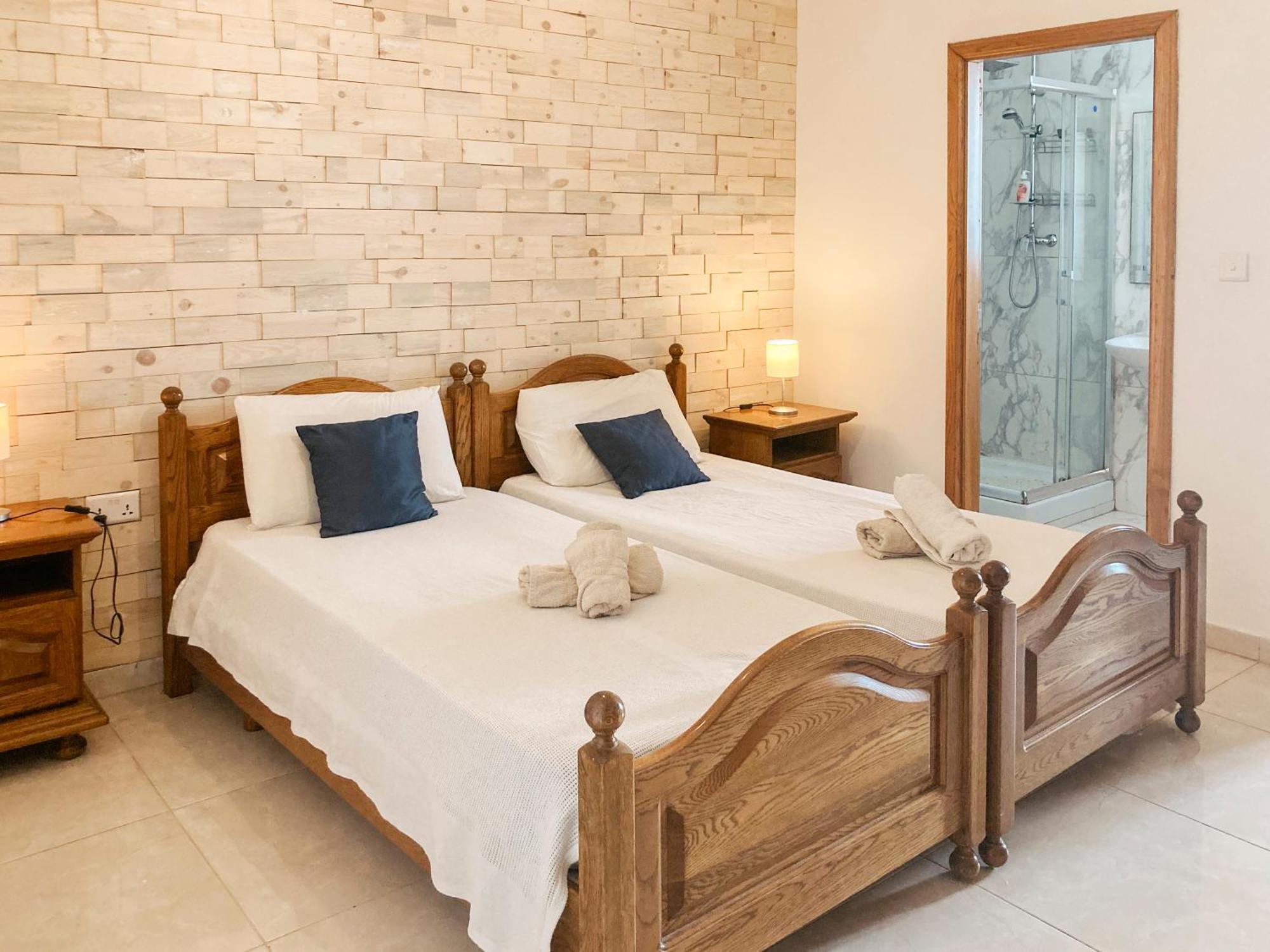 Xl Central Home - Sleeps 10 People Pieta ภายนอก รูปภาพ