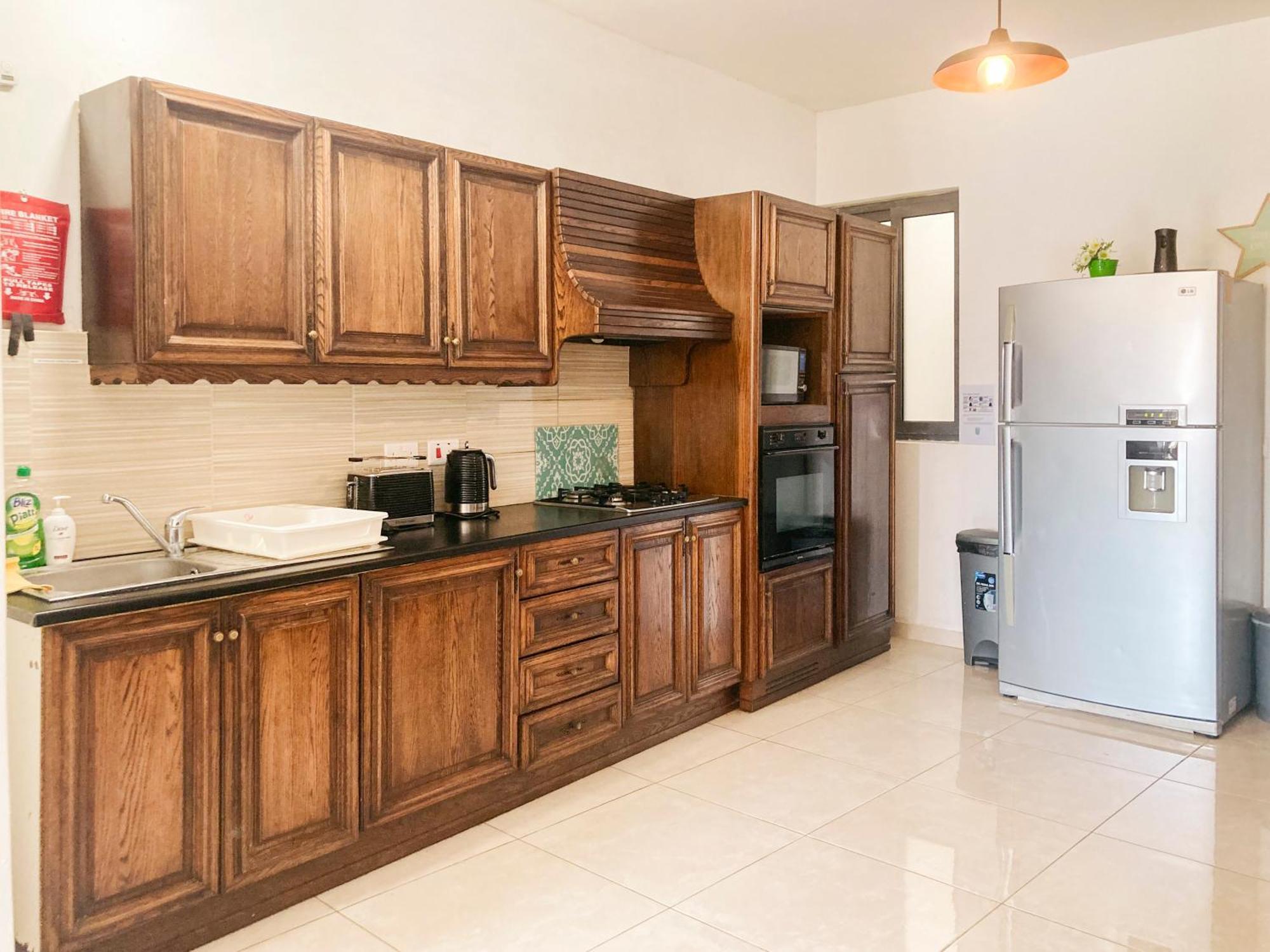 Xl Central Home - Sleeps 10 People Pieta ภายนอก รูปภาพ
