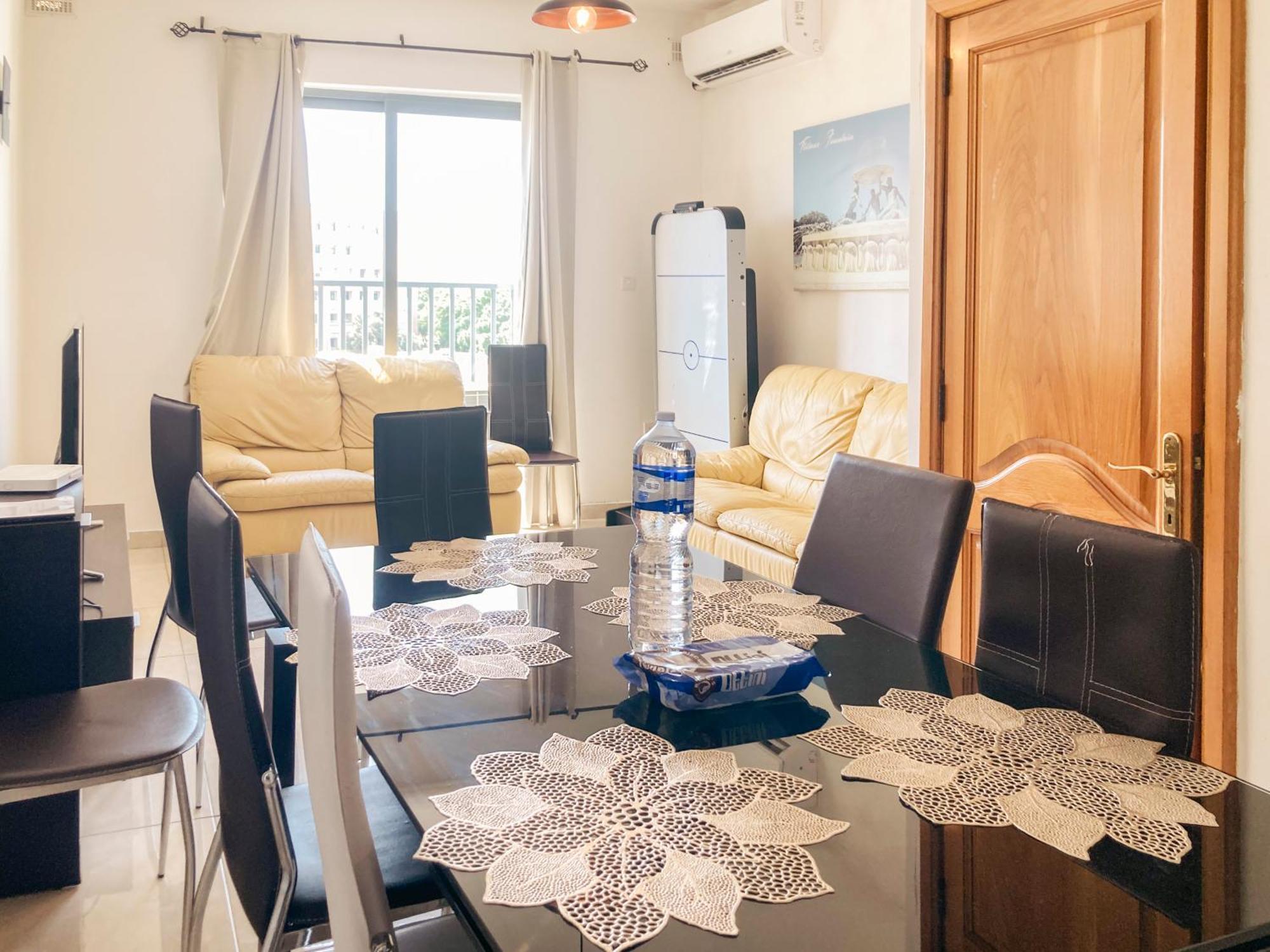Xl Central Home - Sleeps 10 People Pieta ภายนอก รูปภาพ