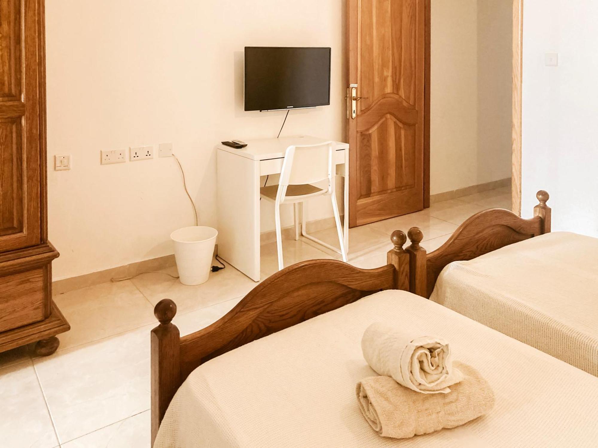 Xl Central Home - Sleeps 10 People Pieta ภายนอก รูปภาพ