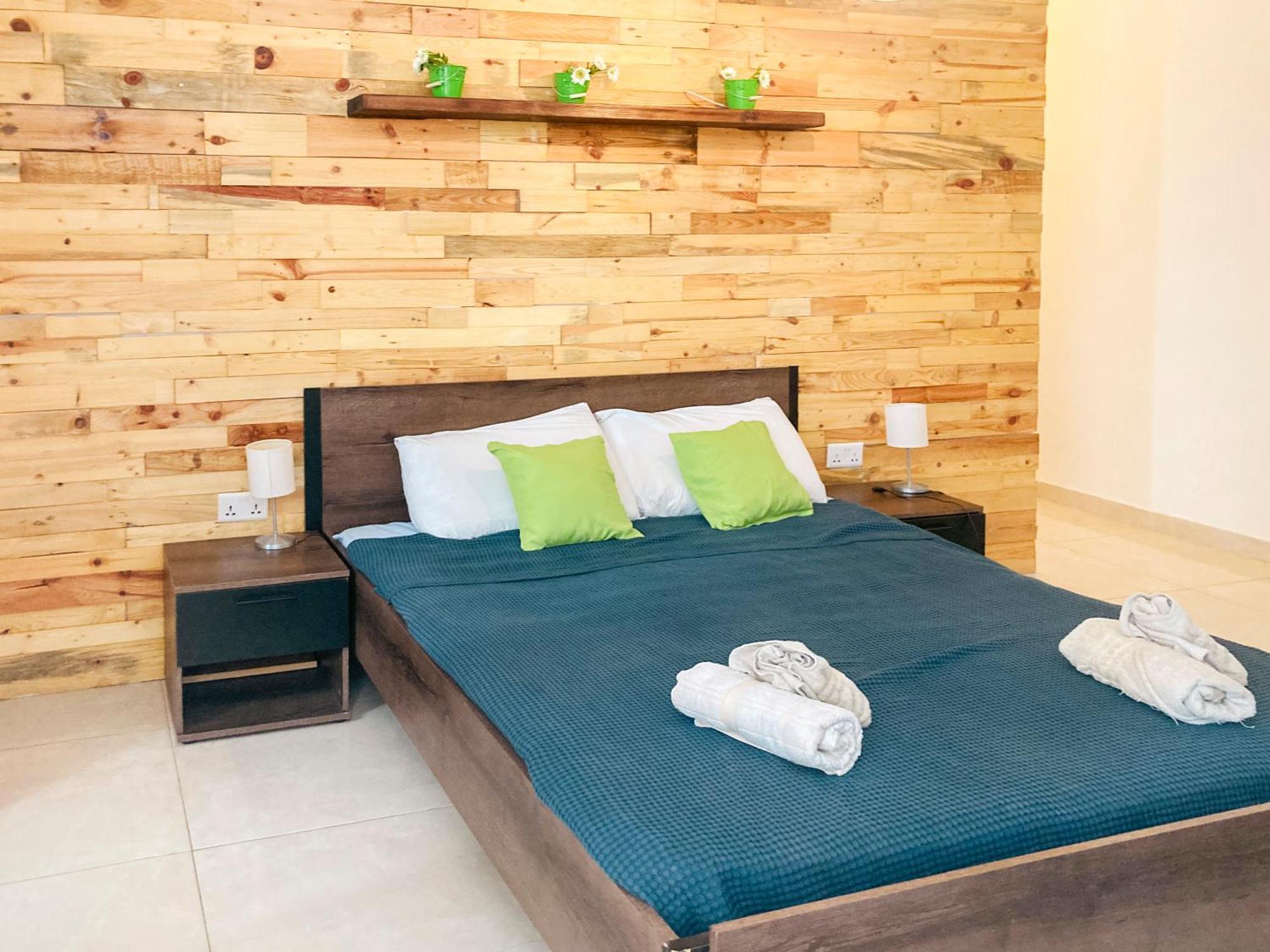 Xl Central Home - Sleeps 10 People Pieta ภายนอก รูปภาพ