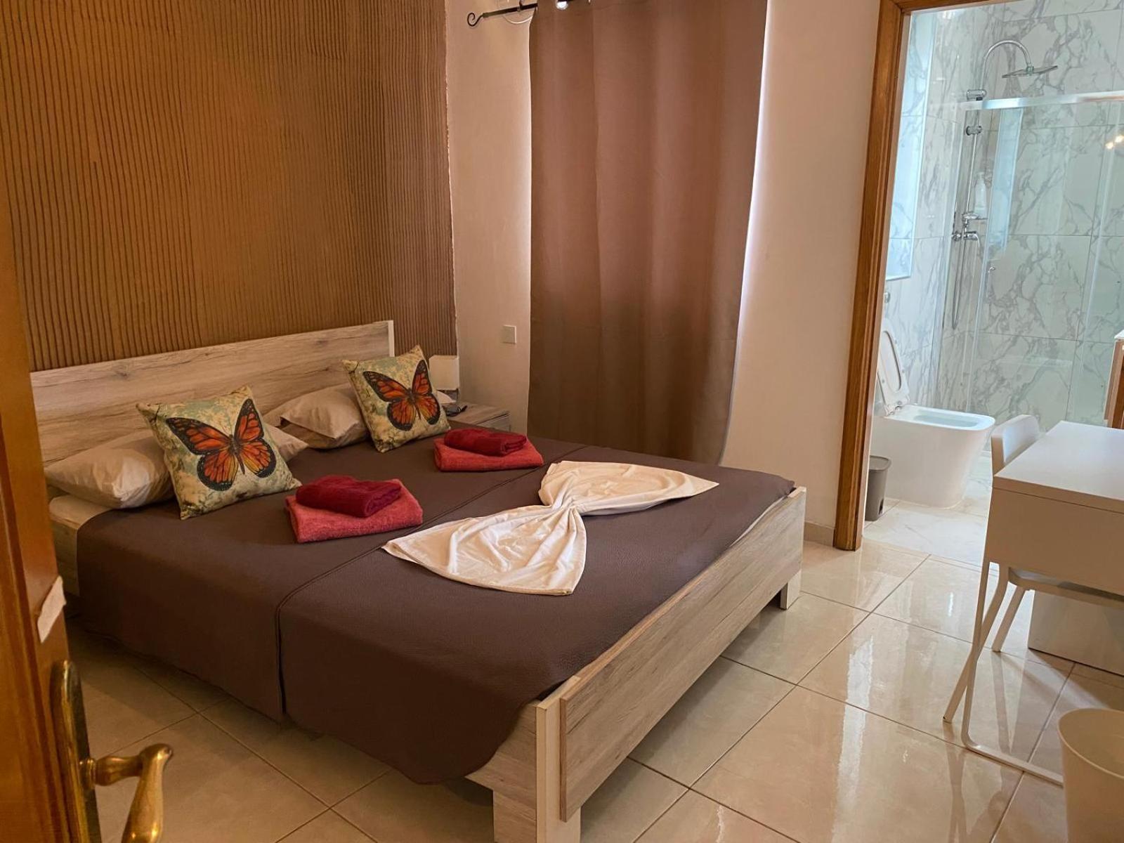Xl Central Home - Sleeps 10 People Pieta ภายนอก รูปภาพ