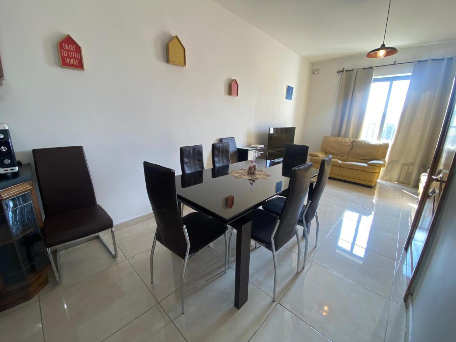 Xl Central Home - Sleeps 10 People Pieta ภายนอก รูปภาพ
